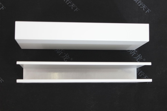 U bianco sospeso - pannello per soffitti lineare della striscia di profilo del soffitto di alluminio dello schermo
