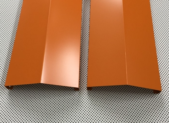 Mattonelle residenziali del soffitto della striscia a forma di U di alluminio rivestita resistente della polvere del tempo