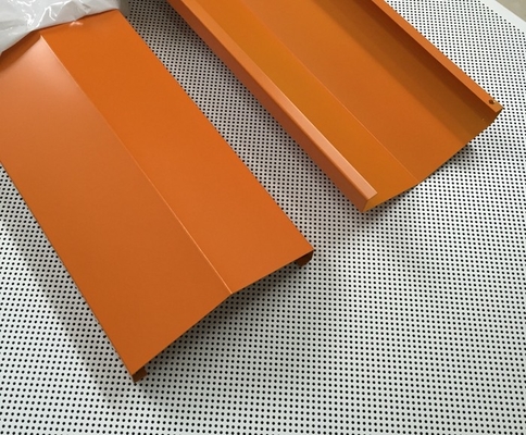 Mattonelle residenziali del soffitto della striscia a forma di U di alluminio rivestita resistente della polvere del tempo