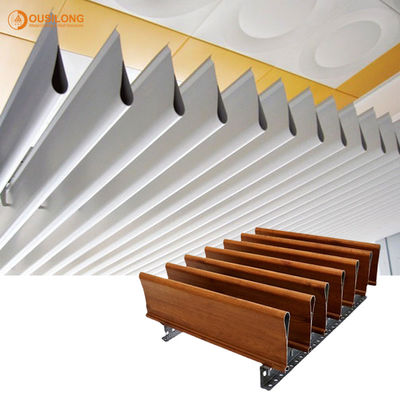 Soffitto sospeso espulso di alluminio del metallo di progettazione di profilo del pannello per soffitti di legno di alluminio speciale della plancia