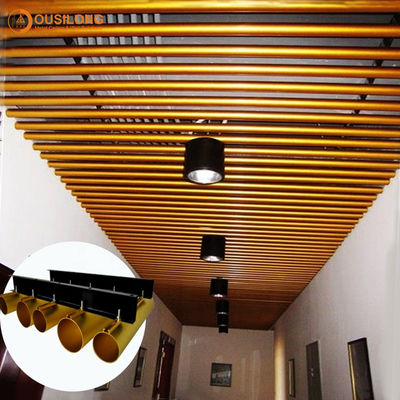 Soffitto lineare in metallo sospeso decorativo nella costruzione di tubi tondi in alluminio