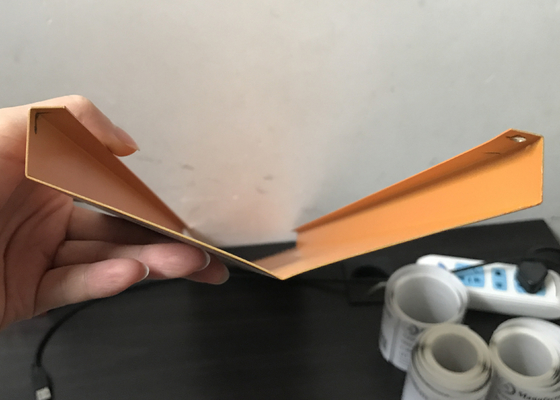 Sistema sospeso alluminio aperto di alluminio a forma di V su ordinazione arancio di vista del soffitto della striscia