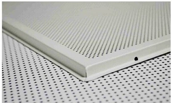 Ф1.8 perforato di alluminio ha sospeso la disposizione nei bianchi 600 x 600mm delle mattonelle del soffitto