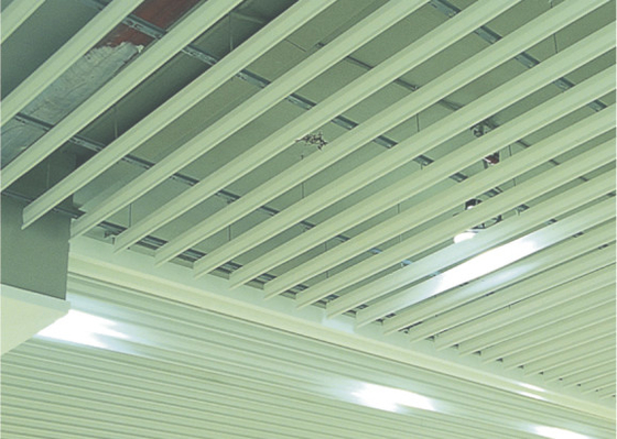 Pannelli per soffitti dell'interno lineari del metallo della striscia falsa di alluminio per lo sviluppo del materiale decorativo