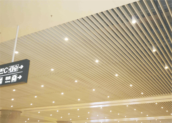 Mattonelle decorative del soffitto del metallo della striscia di legno, soffitto quadrato a prova di fuoco della banda a tubo
