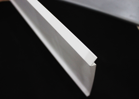 Il soffitto di alluminio J del deflettore della sospensione ha modellato il soffitto alimentabile 0.7mm della lama