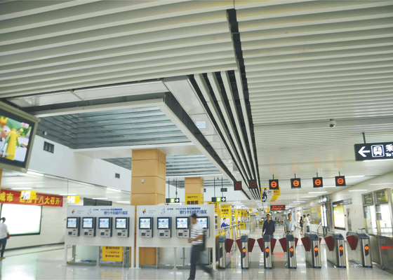 Aeroporto sospeso falso d'arricciatura di decorazione architettonico di Ceilingfor della lama della striscia del soffitto di alluminio del deflettore