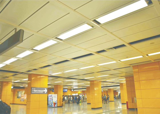 Le mattonelle acustiche sospese del soffitto, alluminio hanno ampliato il soffitto del metallo per il luogo pubblico