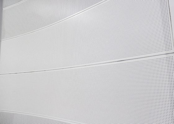 Il pannello di parete di alluminio curvo/ha perforato i pannelli per soffitti del metallo per la parete di costruzione