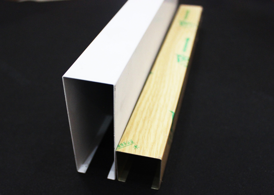 Lineari di alluminio commerciali cadono giù le mattonelle del soffitto a forma di U con spessore di 0.8mm