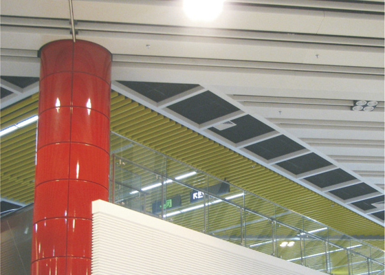 Il pannello di parete di alluminio curvo/ha perforato i pannelli per soffitti del metallo per la parete di costruzione