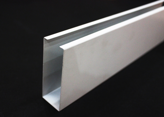 Lineari di alluminio commerciali cadono giù le mattonelle del soffitto a forma di U con spessore di 0.8mm