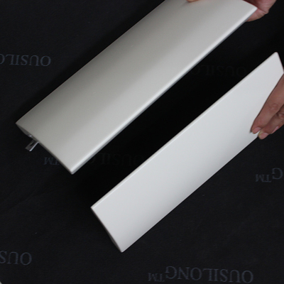 Spessore di alluminio decorativo su misura bianco di forma curva 1.5mm 2.0mm dello strato del pannello