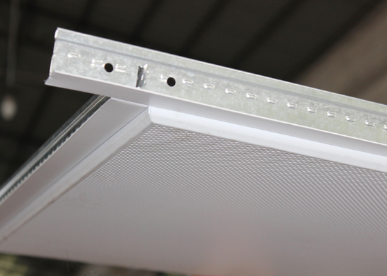 Il risiedere acustico di angolo smussato nel soffitto piastrella la lamina di metallo installa con la barra di T