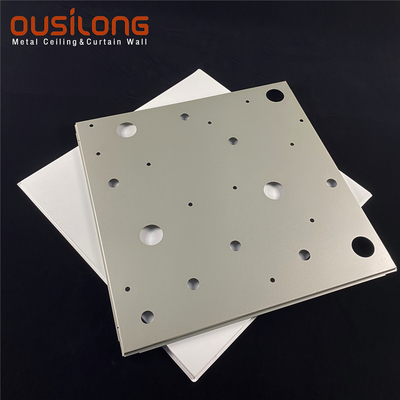 Il metallo perforato su ordinazione 600×600 di alluminio ha sospeso la disposizione in mattonelle acustiche del soffitto con il ferro a T