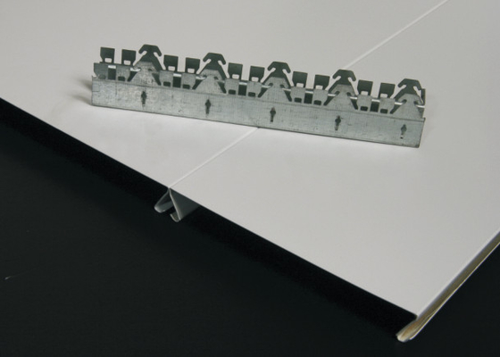 Soffitto di alluminio in forma di s smussato perforato della striscia, controsoffitto acustico