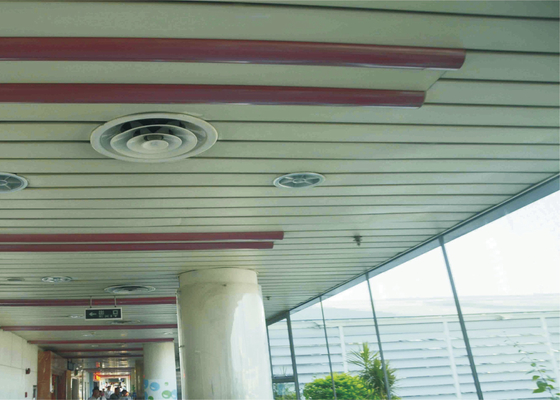 Soffitto antivento del soffitto di alluminio decorativo della striscia del bordo smussato pianura per la stazione